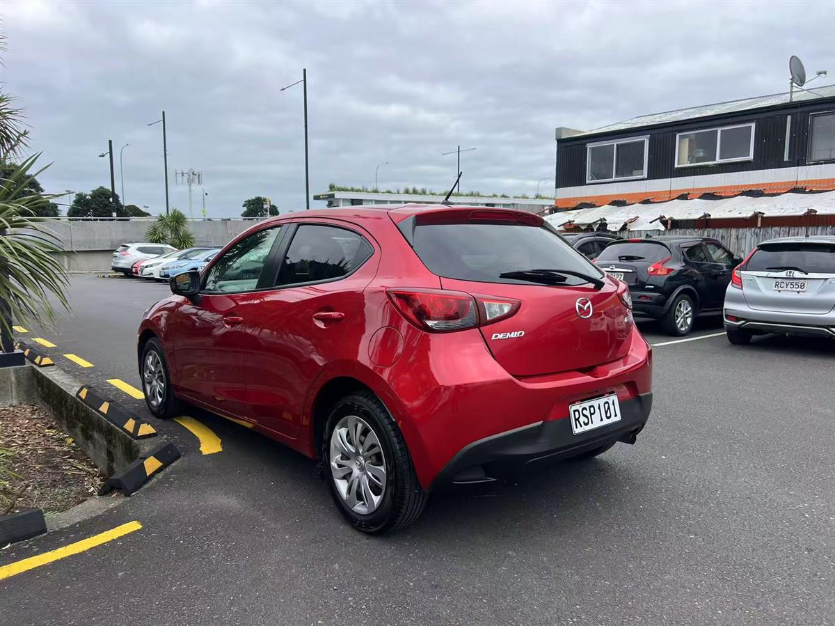 2015 Mazda Demio thumbnail