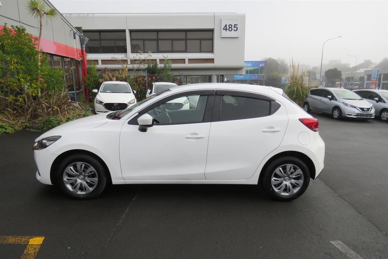 2020 Mazda 2 thumbnail