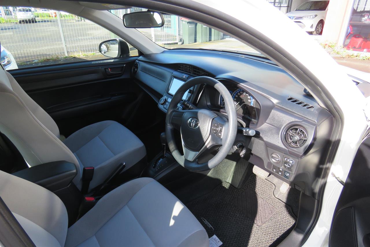 2015 Toyota Corolla thumbnail