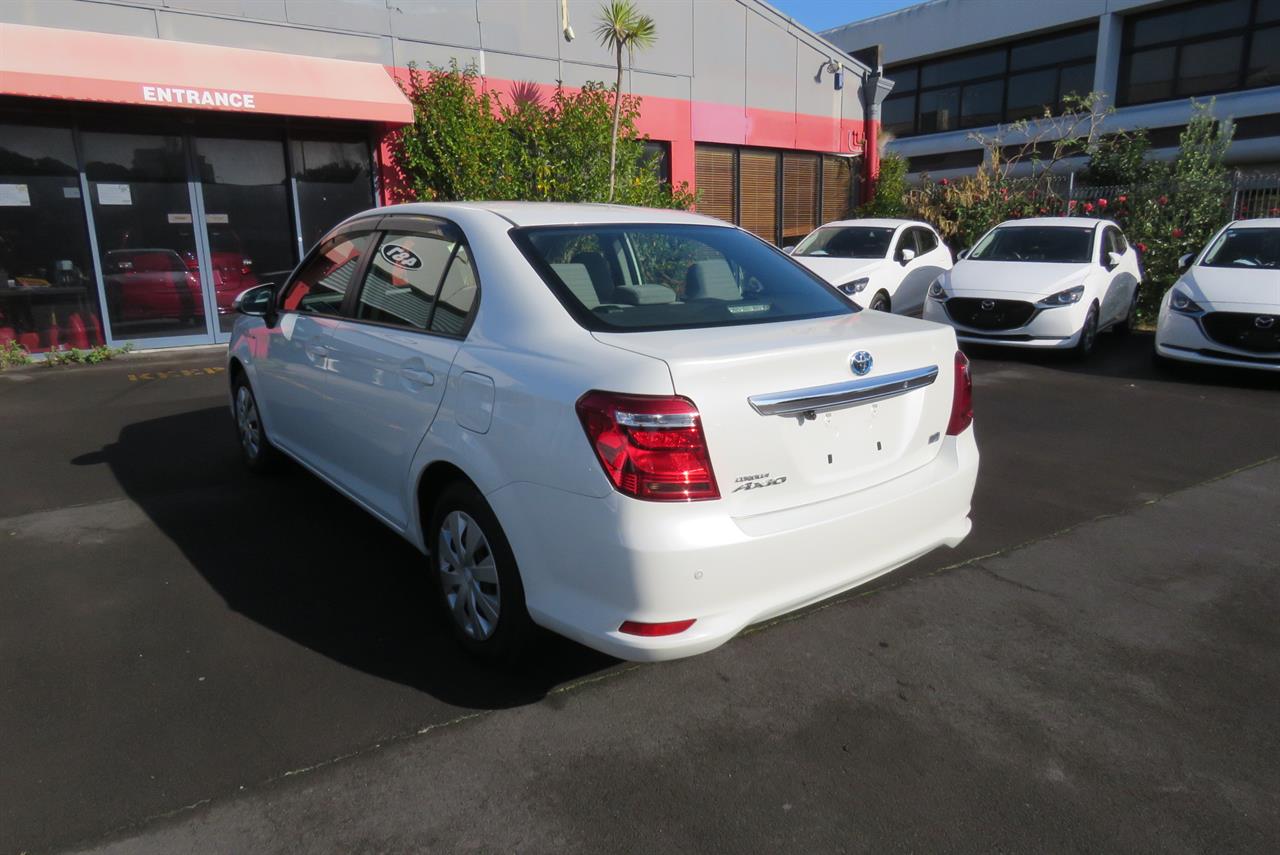 2015 Toyota Corolla thumbnail