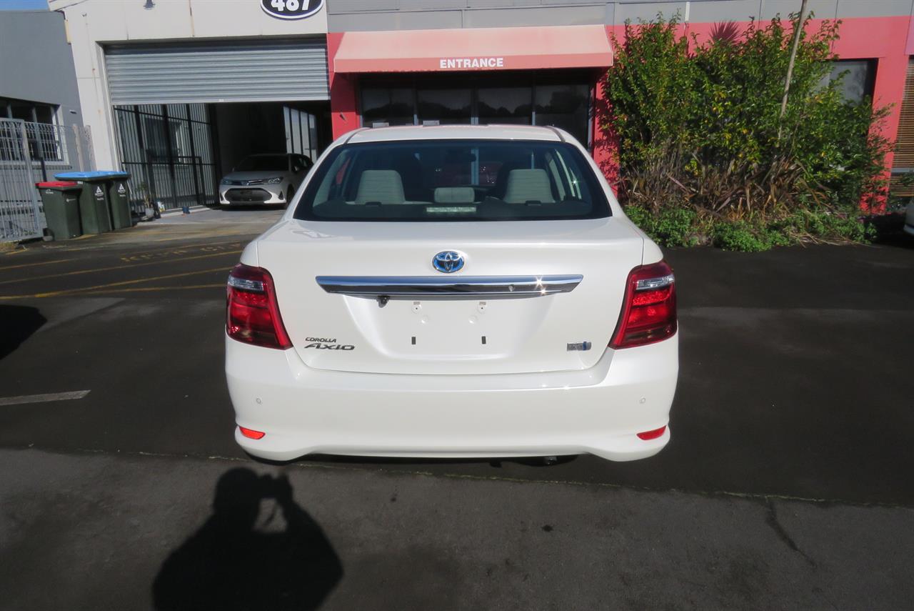 2015 Toyota Corolla thumbnail