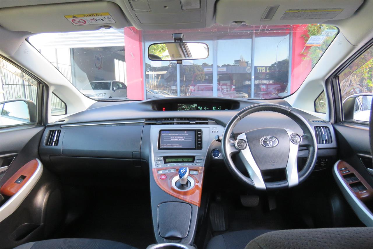 2015 Toyota Prius thumbnail