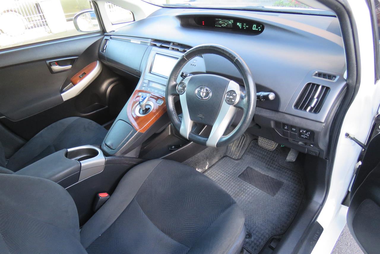 2015 Toyota Prius thumbnail