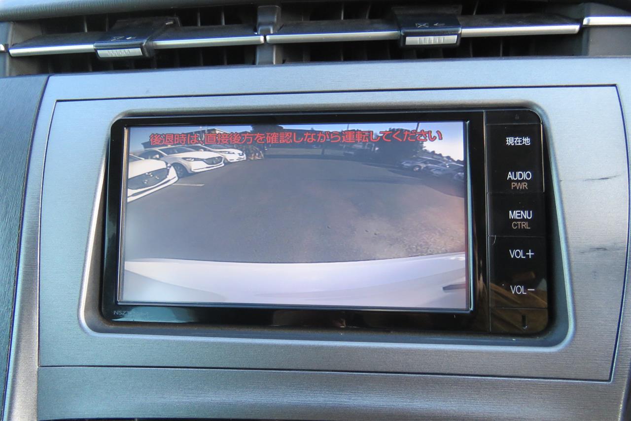 2015 Toyota Prius thumbnail
