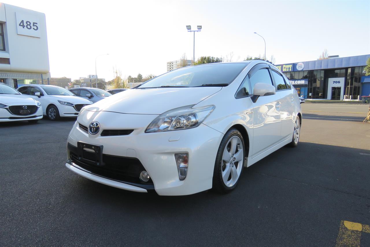 2015 Toyota Prius thumbnail