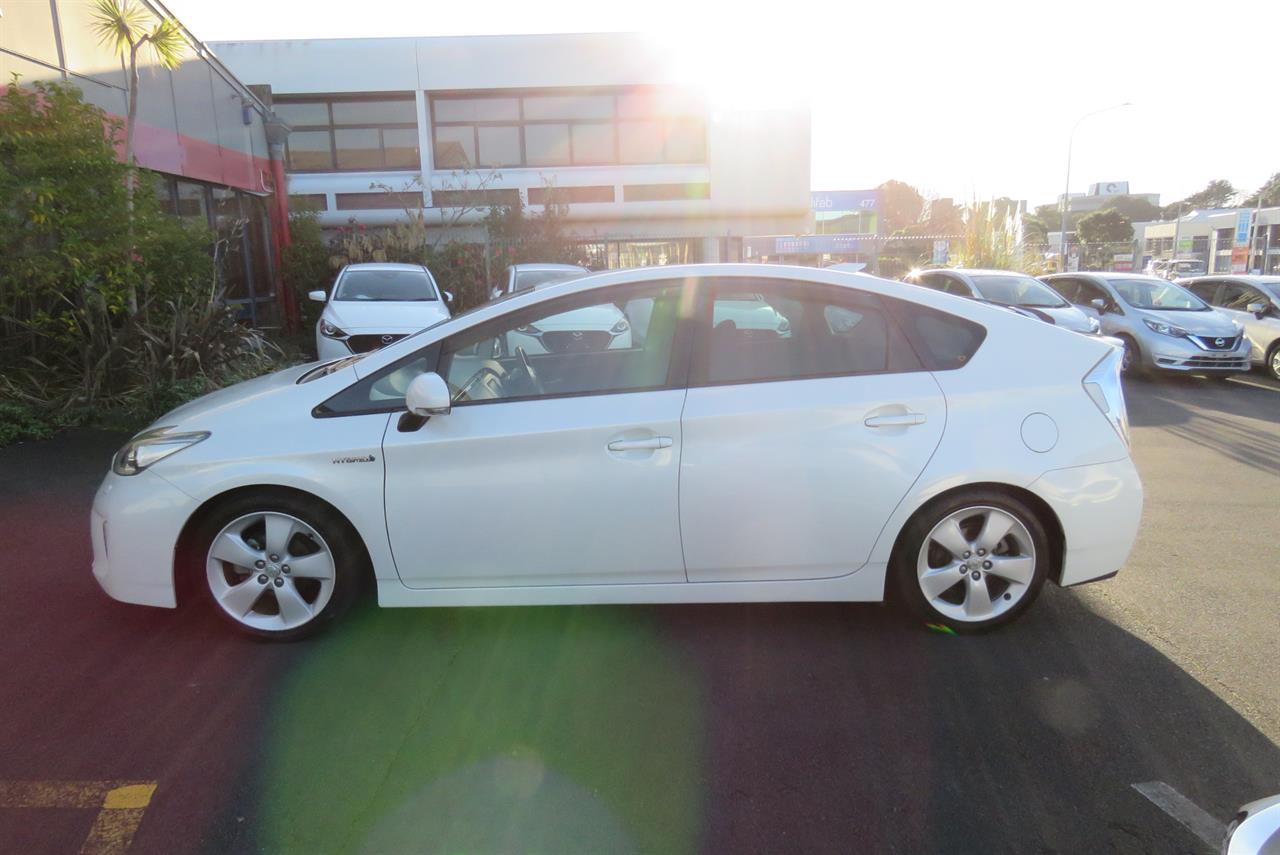 2015 Toyota Prius thumbnail