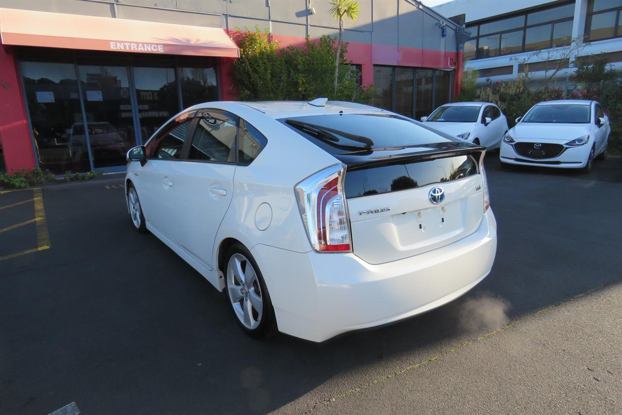 2015 Toyota Prius thumbnail