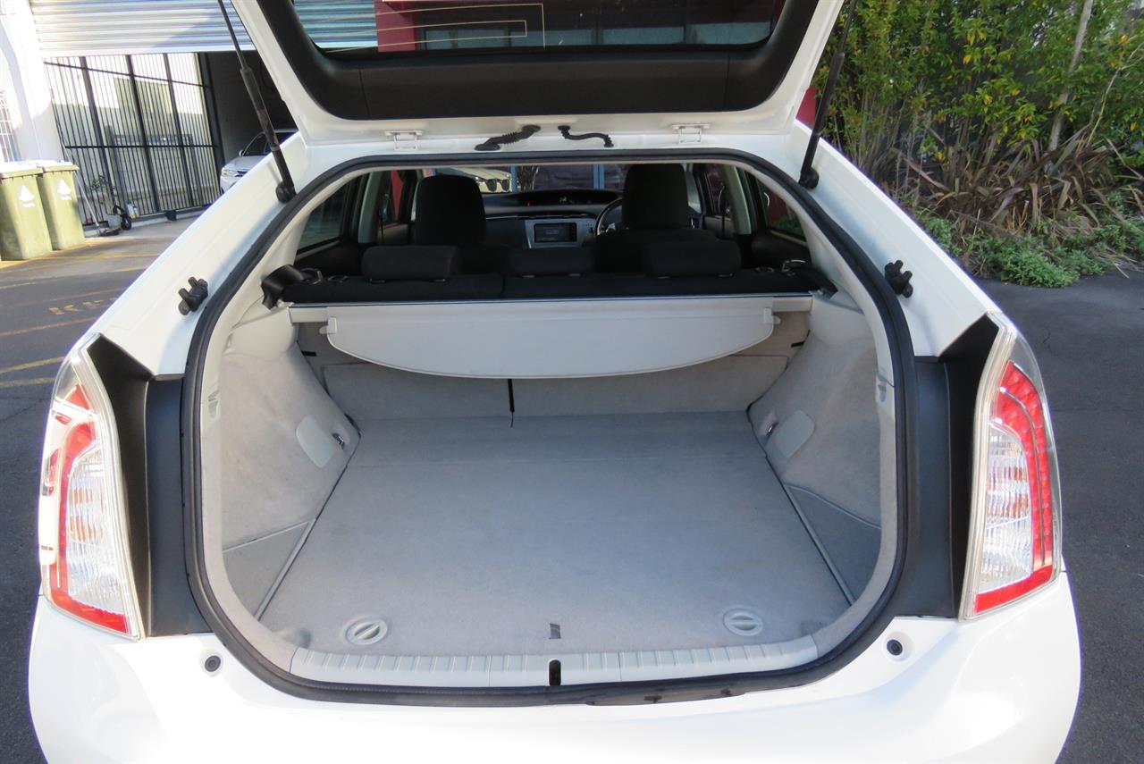 2015 Toyota Prius thumbnail