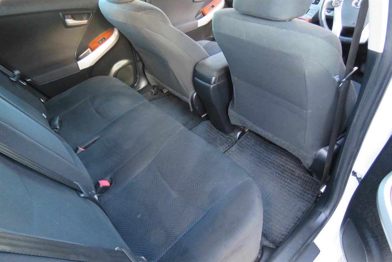 2015 Toyota Prius thumbnail