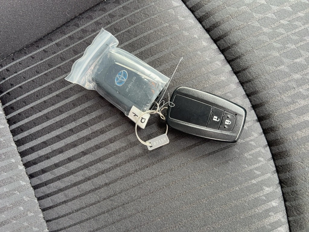 2016 Toyota Prius thumbnail