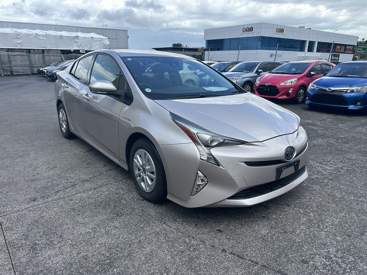 2016 Toyota Prius thumbnail