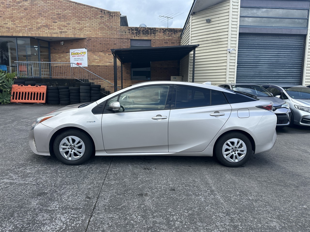 2016 Toyota Prius thumbnail