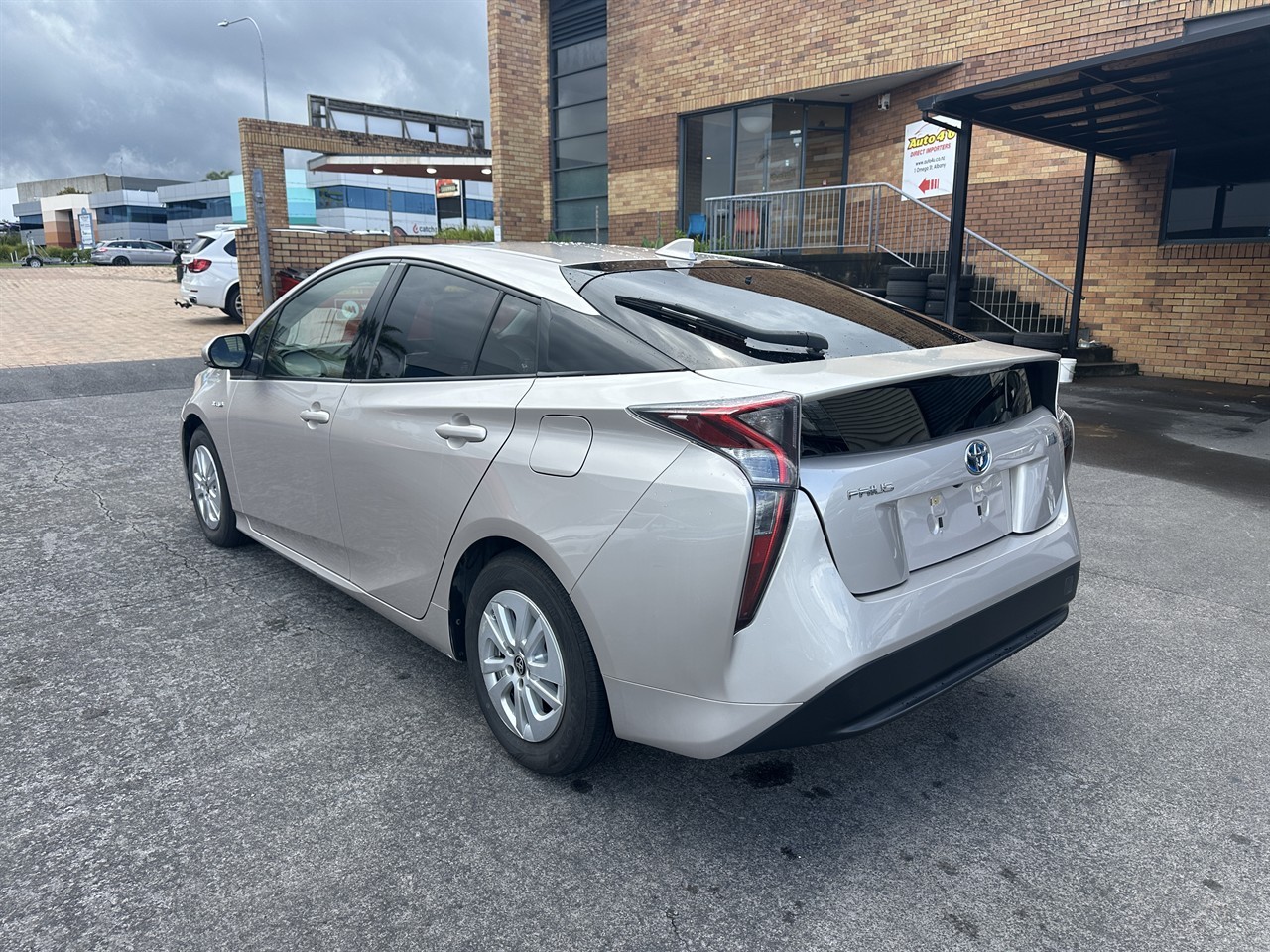 2016 Toyota Prius thumbnail