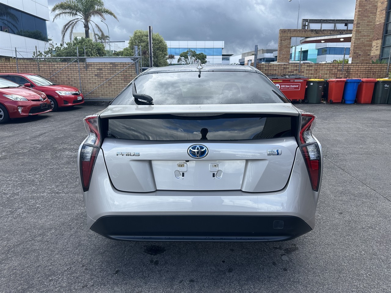 2016 Toyota Prius thumbnail