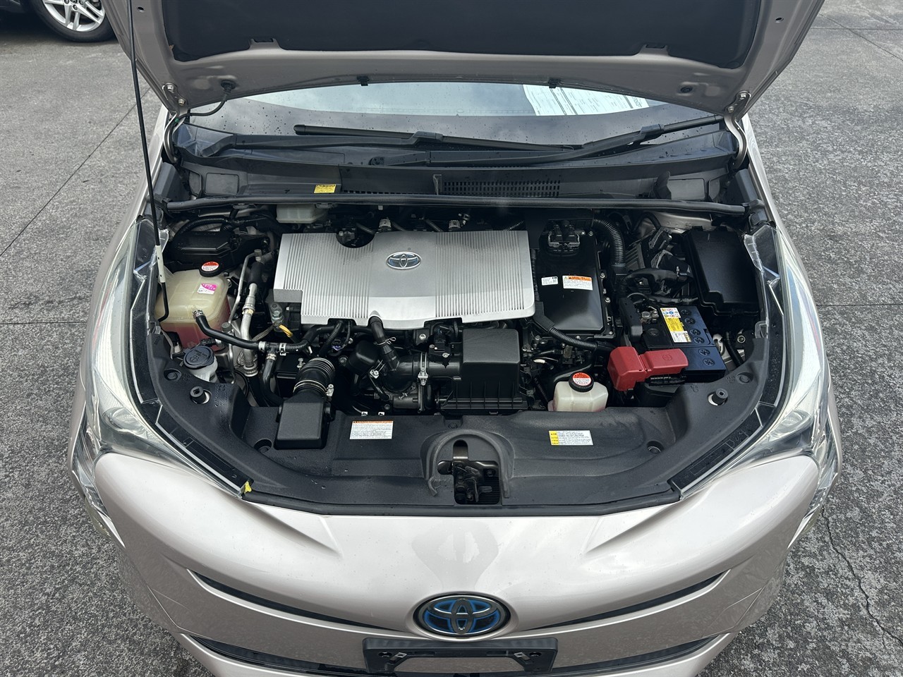2016 Toyota Prius thumbnail