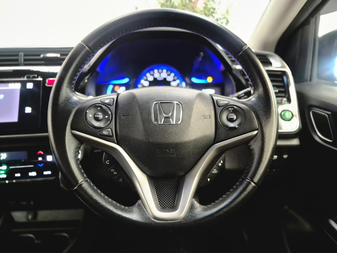 2016 Honda Grace thumbnail