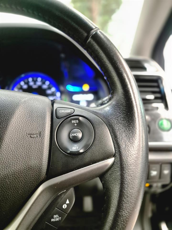 2016 Honda Grace thumbnail