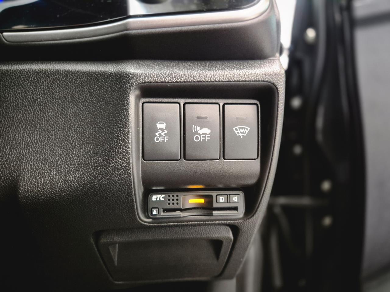 2016 Honda Grace thumbnail
