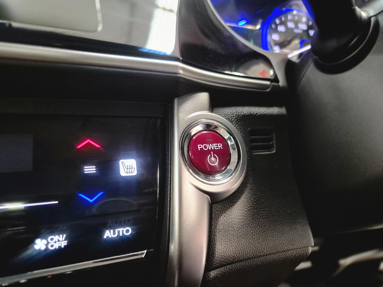 2016 Honda Grace thumbnail