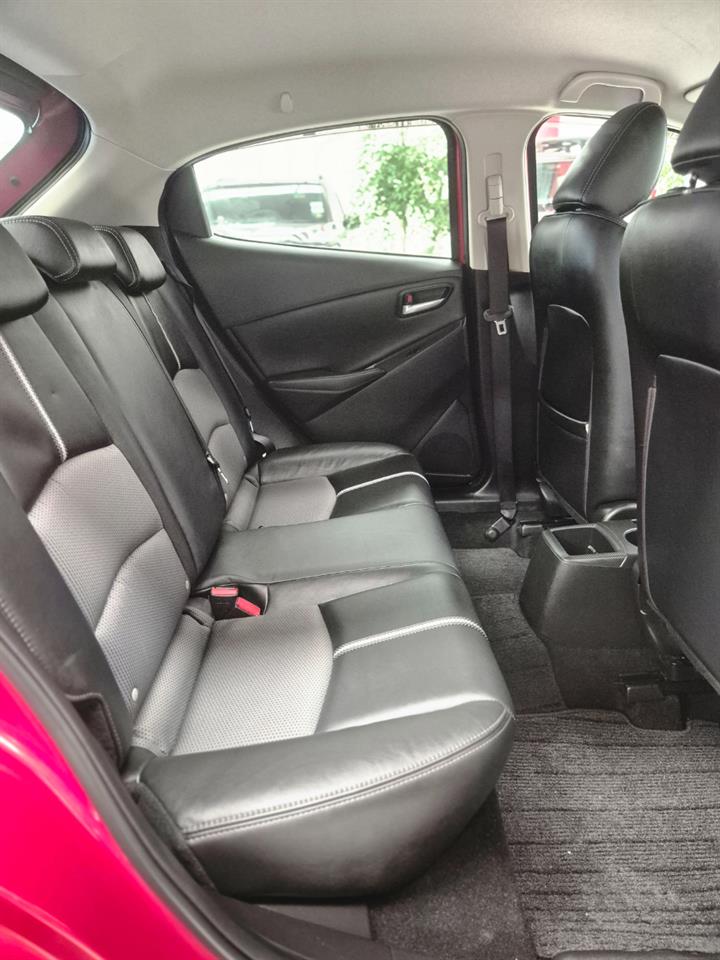 2016 Mazda Demio thumbnail