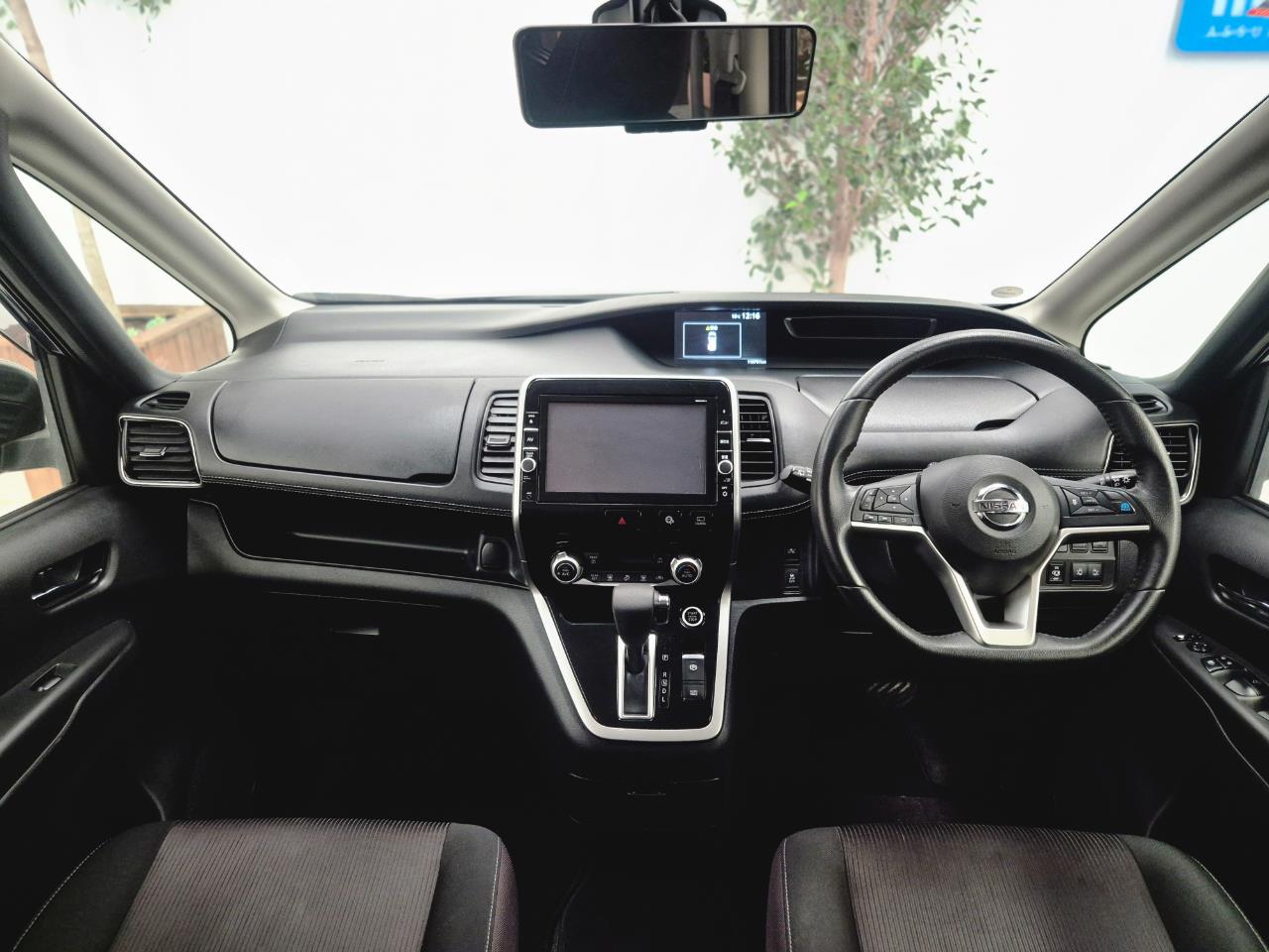 2017 Nissan Serena thumbnail