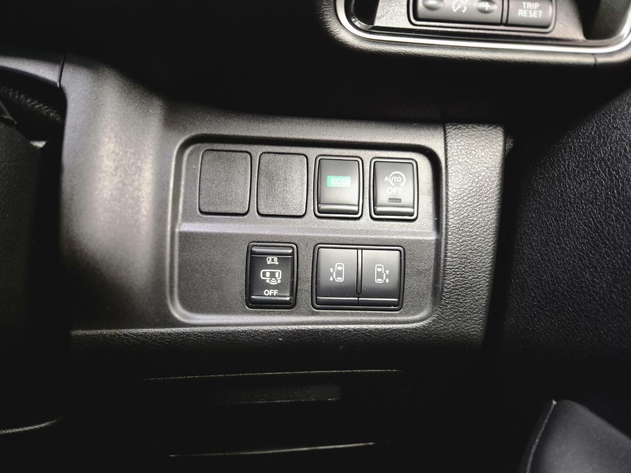 2017 Nissan Serena thumbnail