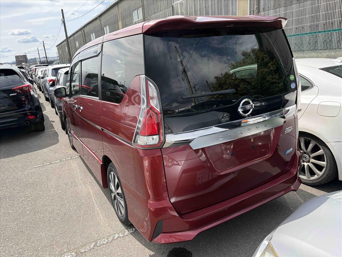 2017 Nissan Serena thumbnail