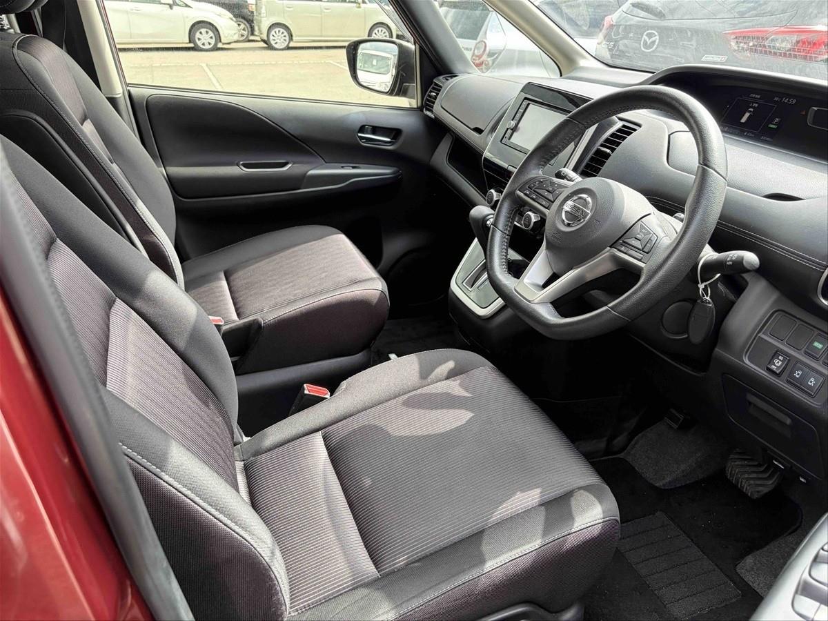 2017 Nissan Serena thumbnail
