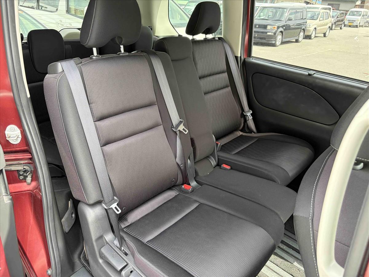 2017 Nissan Serena thumbnail
