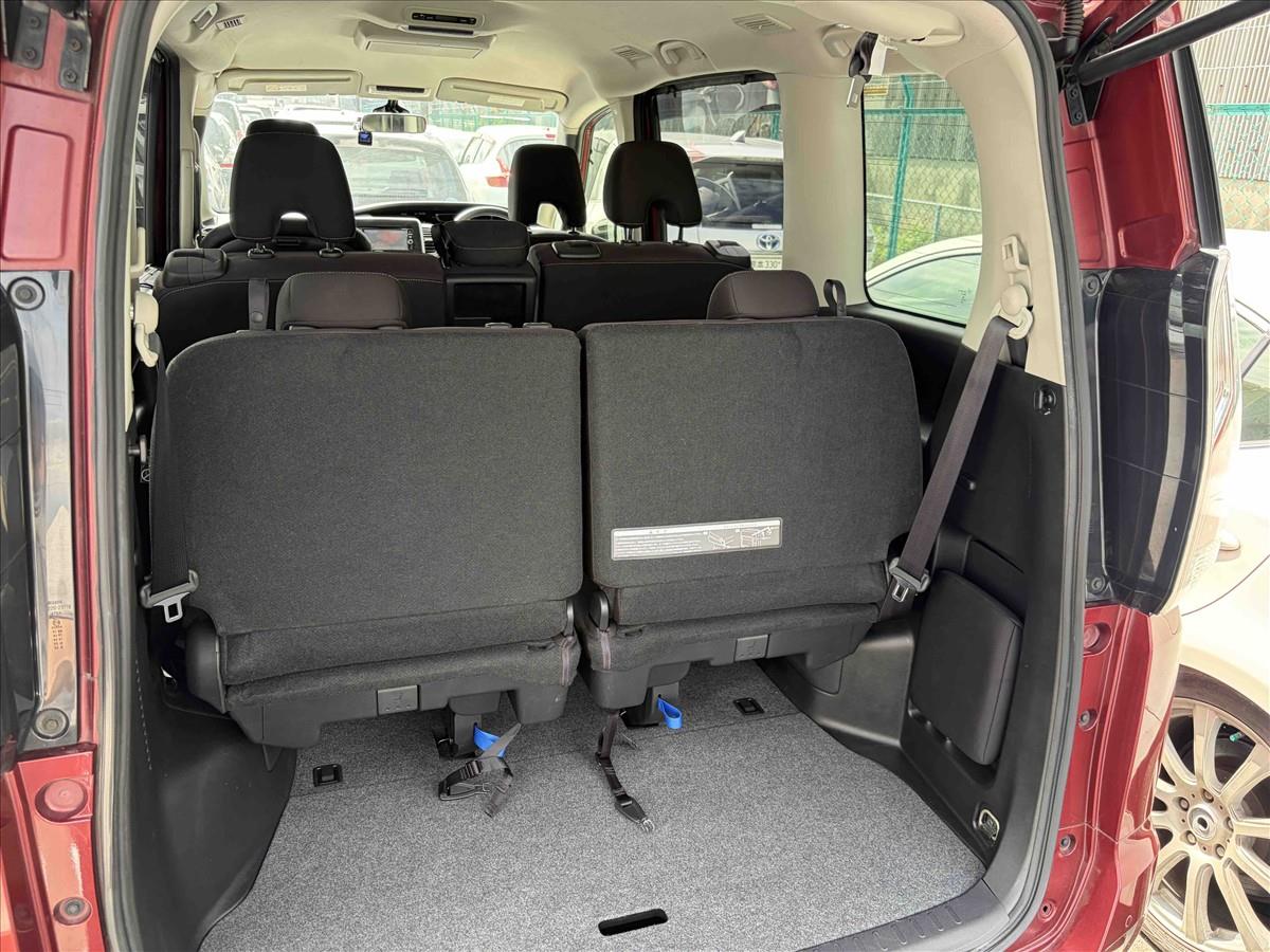 2017 Nissan Serena thumbnail