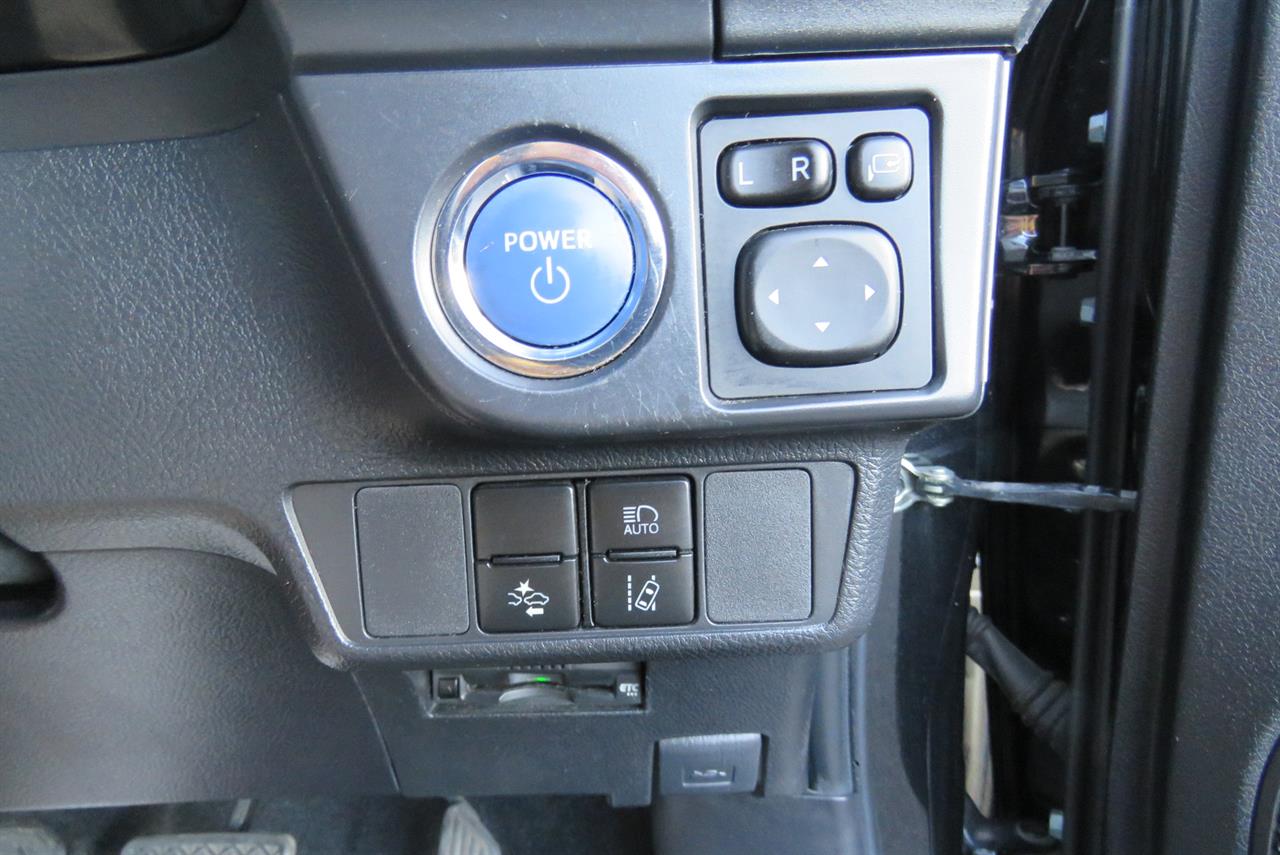 2018 Toyota Corolla thumbnail