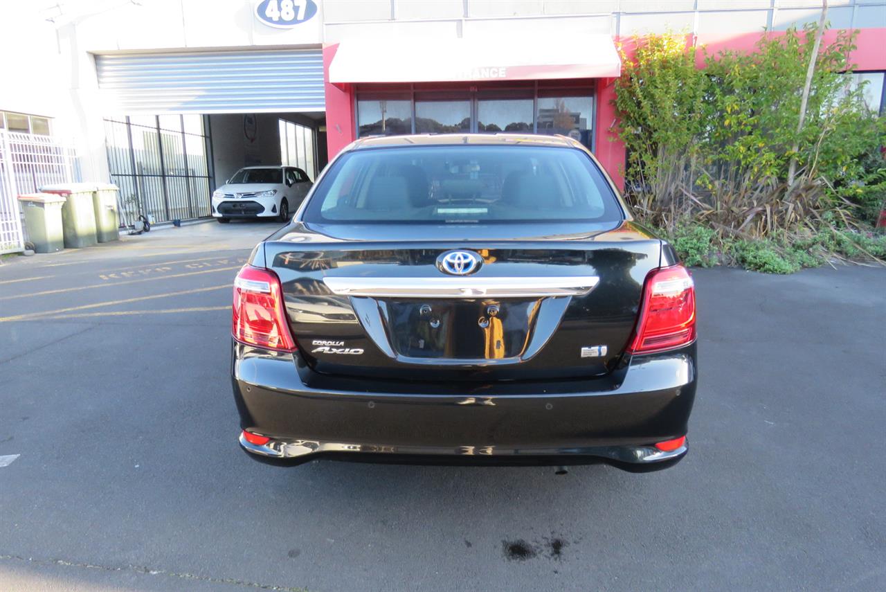 2018 Toyota Corolla thumbnail