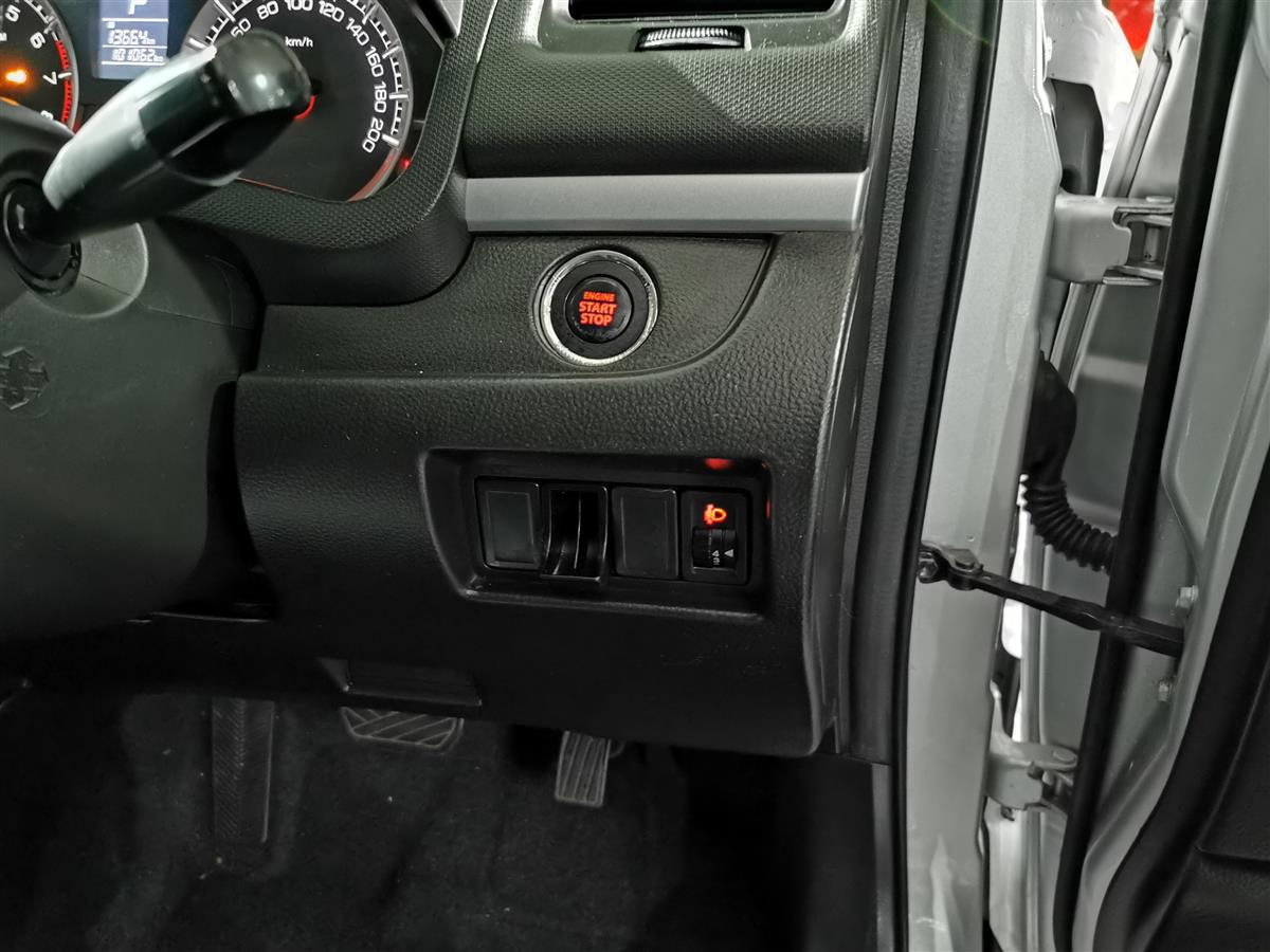 2012 Suzuki Swift thumbnail