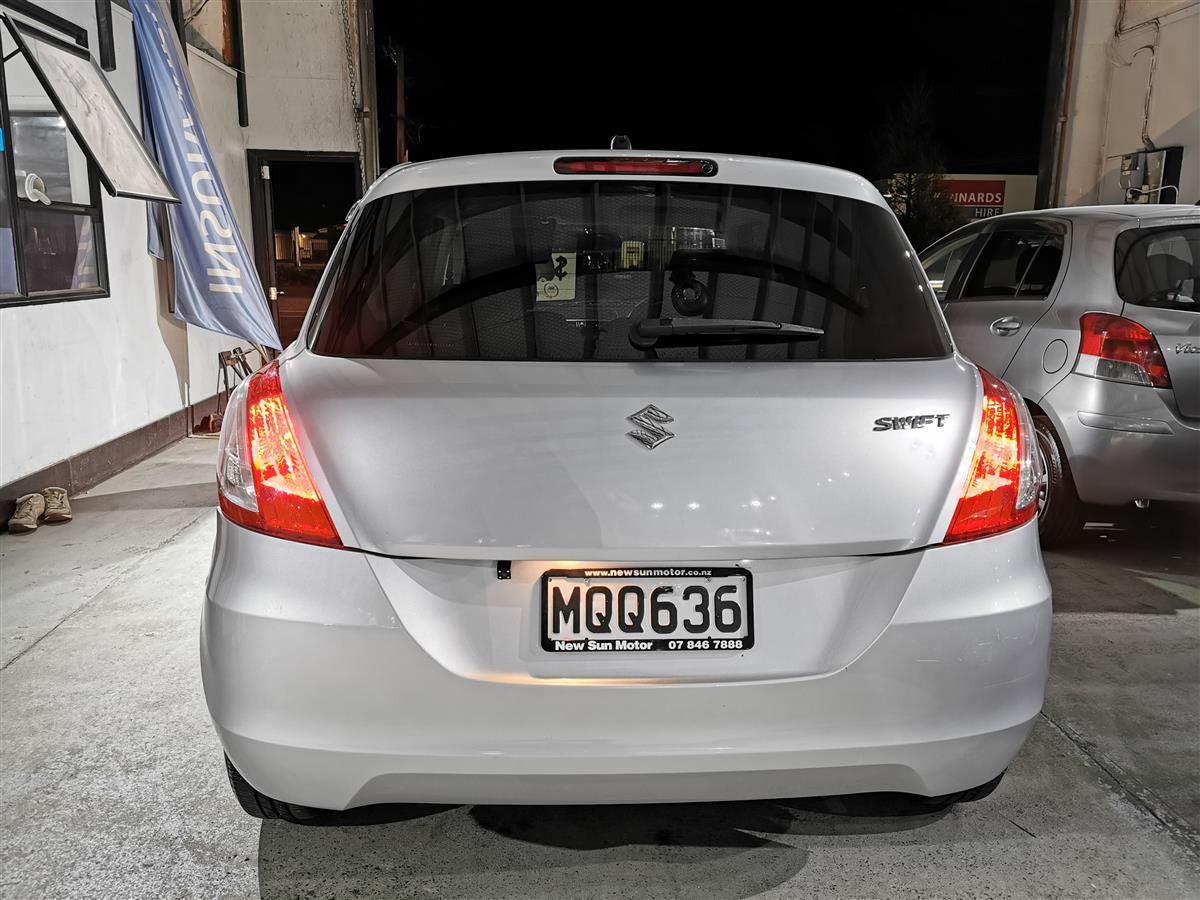 2012 Suzuki Swift thumbnail