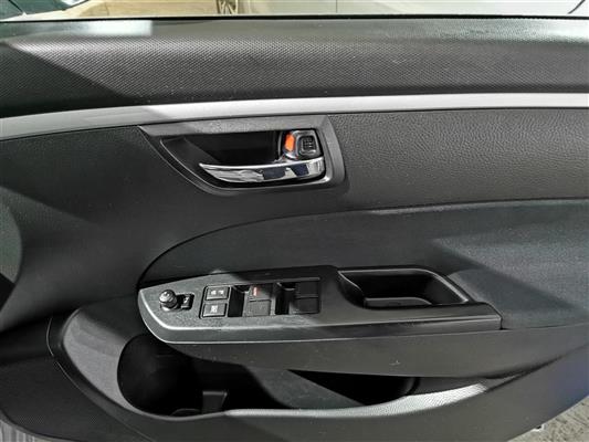 2012 Suzuki Swift thumbnail