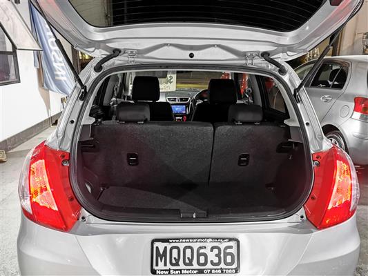 2012 Suzuki Swift thumbnail