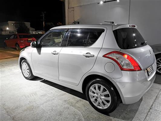 2012 Suzuki Swift thumbnail
