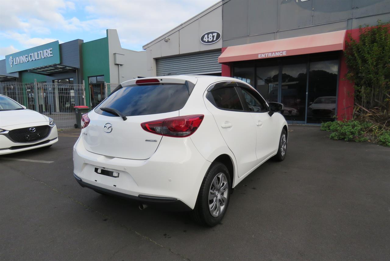 2020 Mazda 2 thumbnail