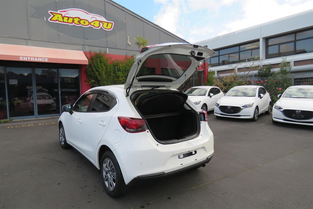 2020 Mazda 2 thumbnail