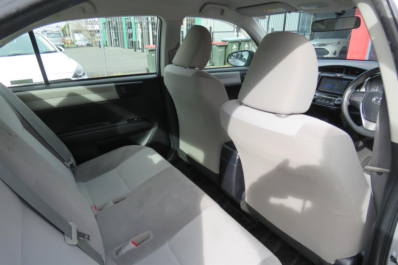 2015 Toyota Corolla thumbnail