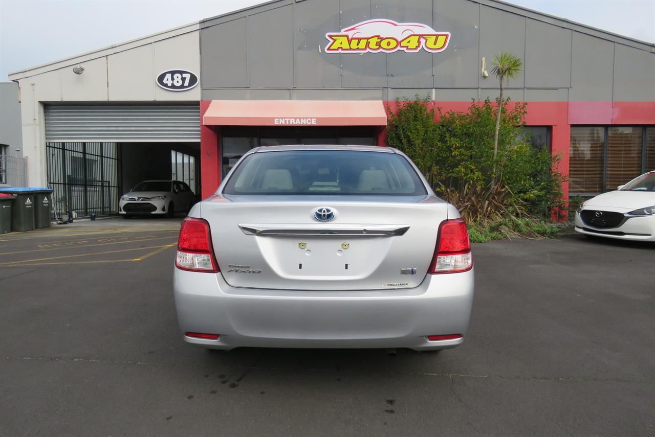 2015 Toyota Corolla thumbnail