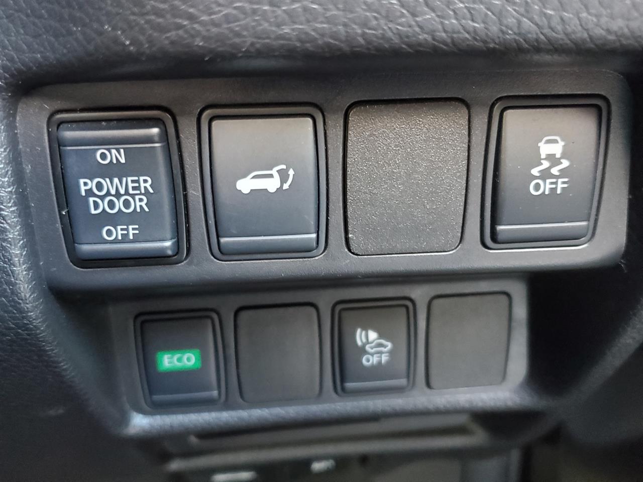 2017 Nissan X-Trail thumbnail