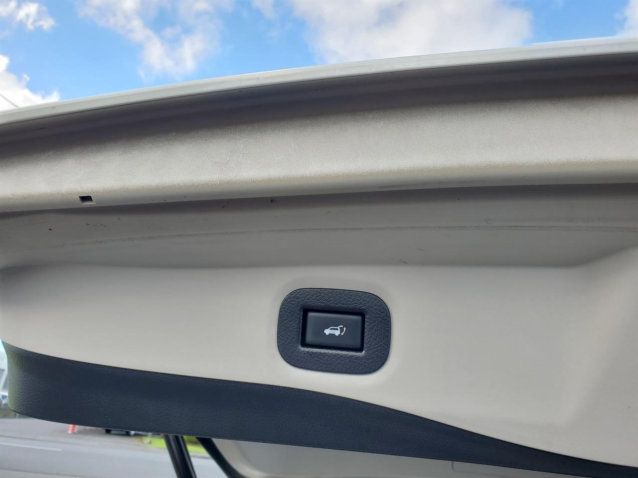 2017 Nissan X-Trail thumbnail
