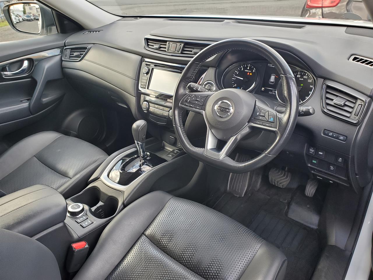2017 Nissan X-Trail thumbnail