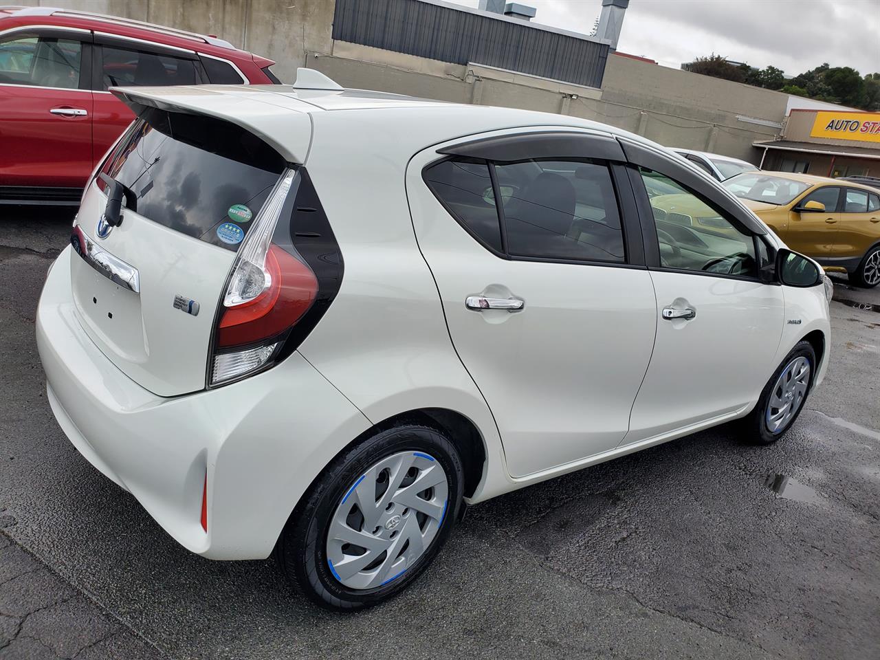 2018 Toyota Aqua thumbnail