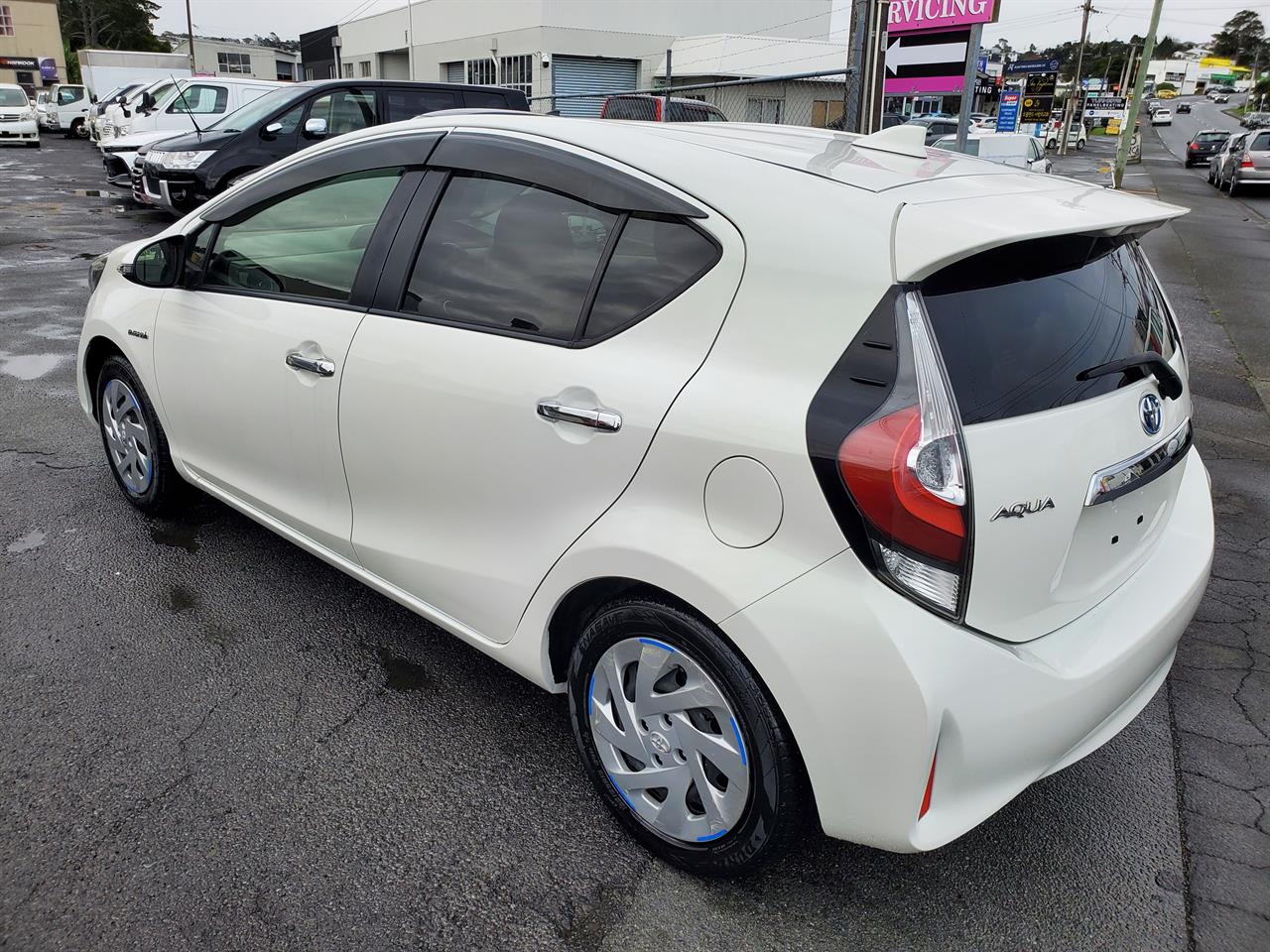 2018 Toyota Aqua thumbnail