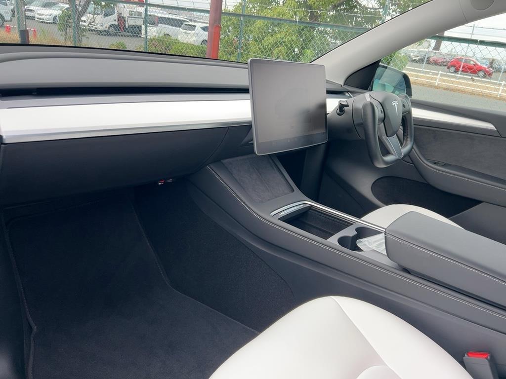 2024 Tesla Model thumbnail