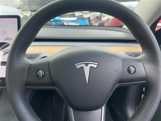 2021 Tesla Model thumbnail