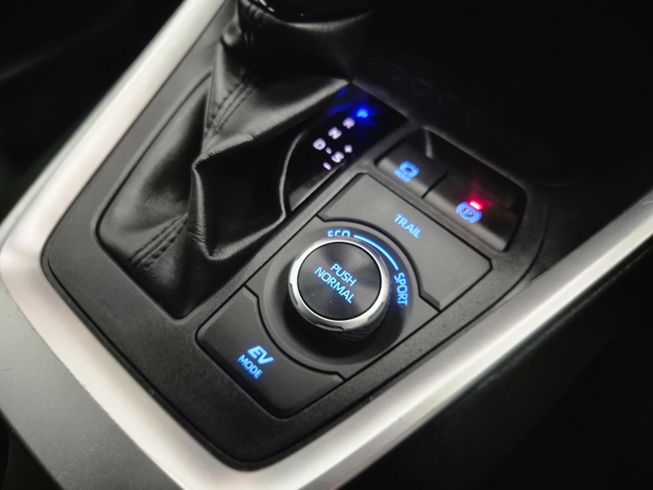 2021 Toyota RAV4 thumbnail