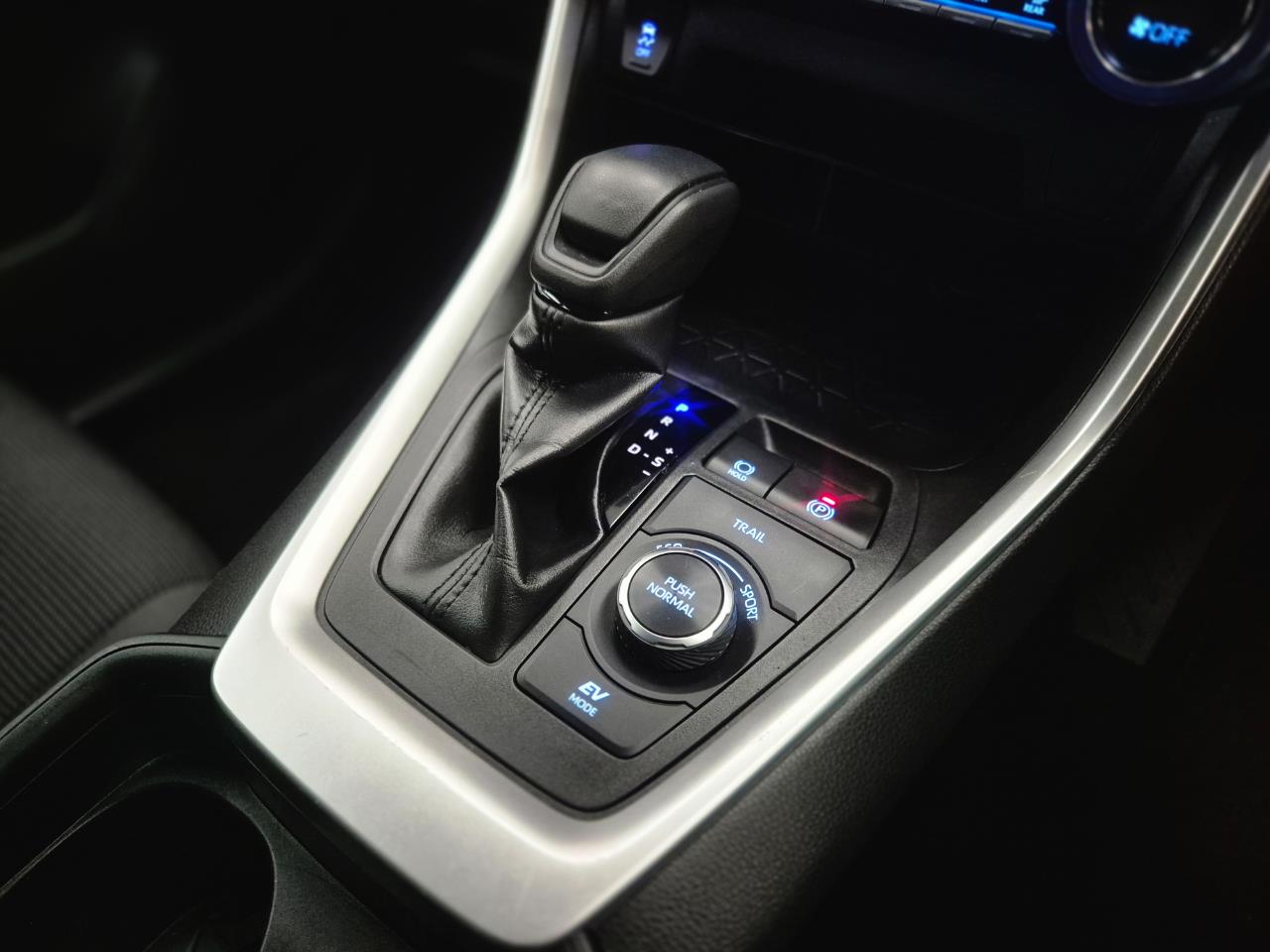 2021 Toyota RAV4 thumbnail